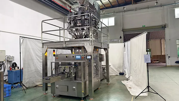 Ensacheuse rotative pour sachets préformés chez un fabricant allemand d’aliments pour animaux