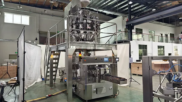Ensacheuse rotative pour sachets préformés chez un fabricant allemand d’aliments pour animaux